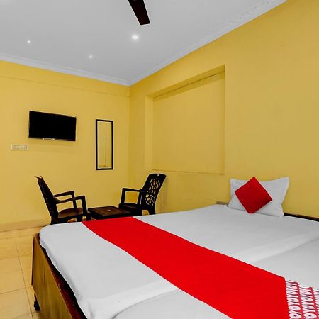 Oyo Royal Visakha Beach Guest House فيساخاباتنام المظهر الخارجي الصورة