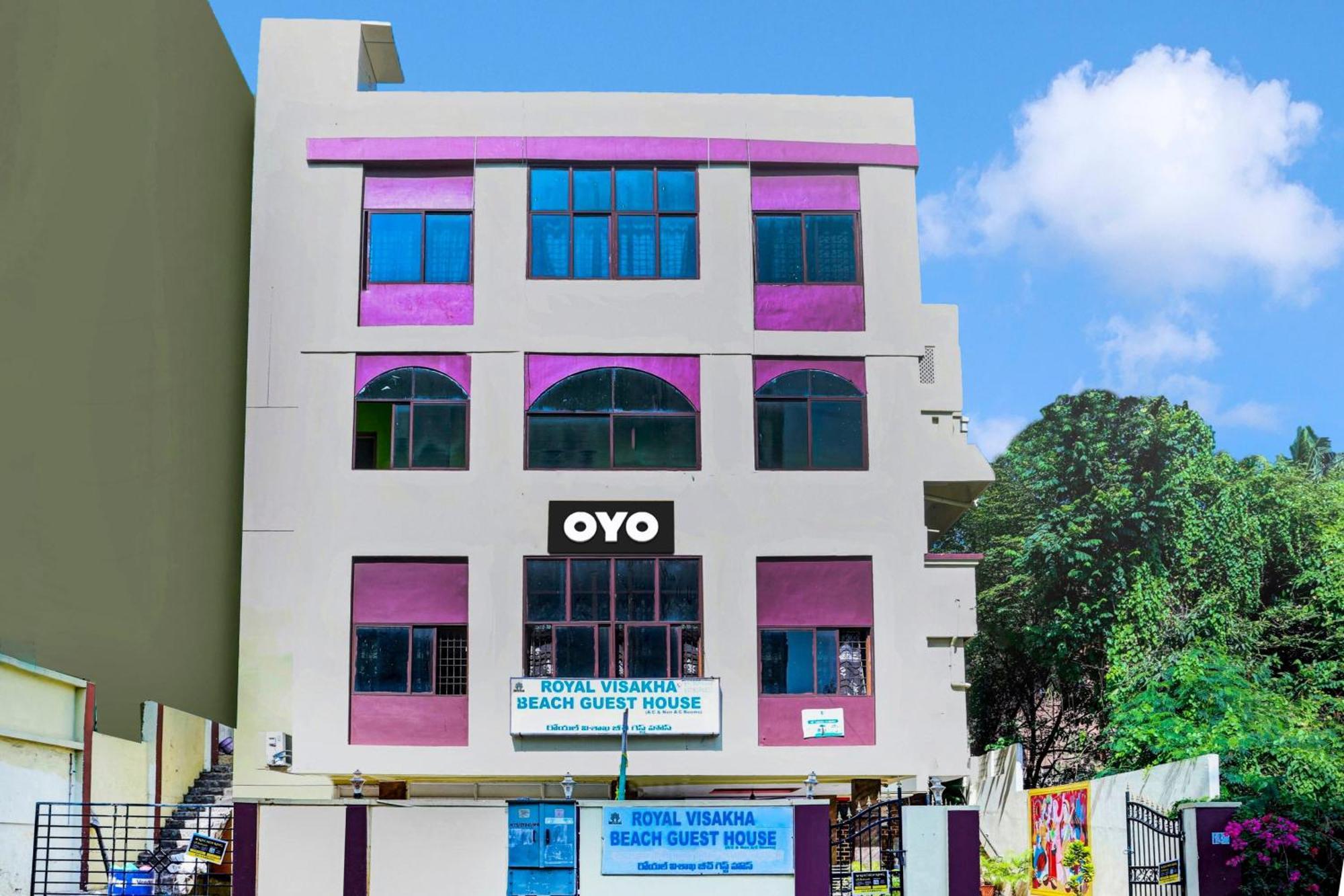 Oyo Royal Visakha Beach Guest House فيساخاباتنام المظهر الخارجي الصورة