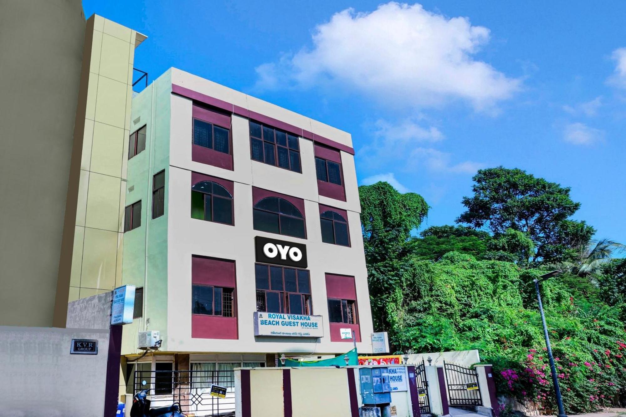 Oyo Royal Visakha Beach Guest House فيساخاباتنام المظهر الخارجي الصورة