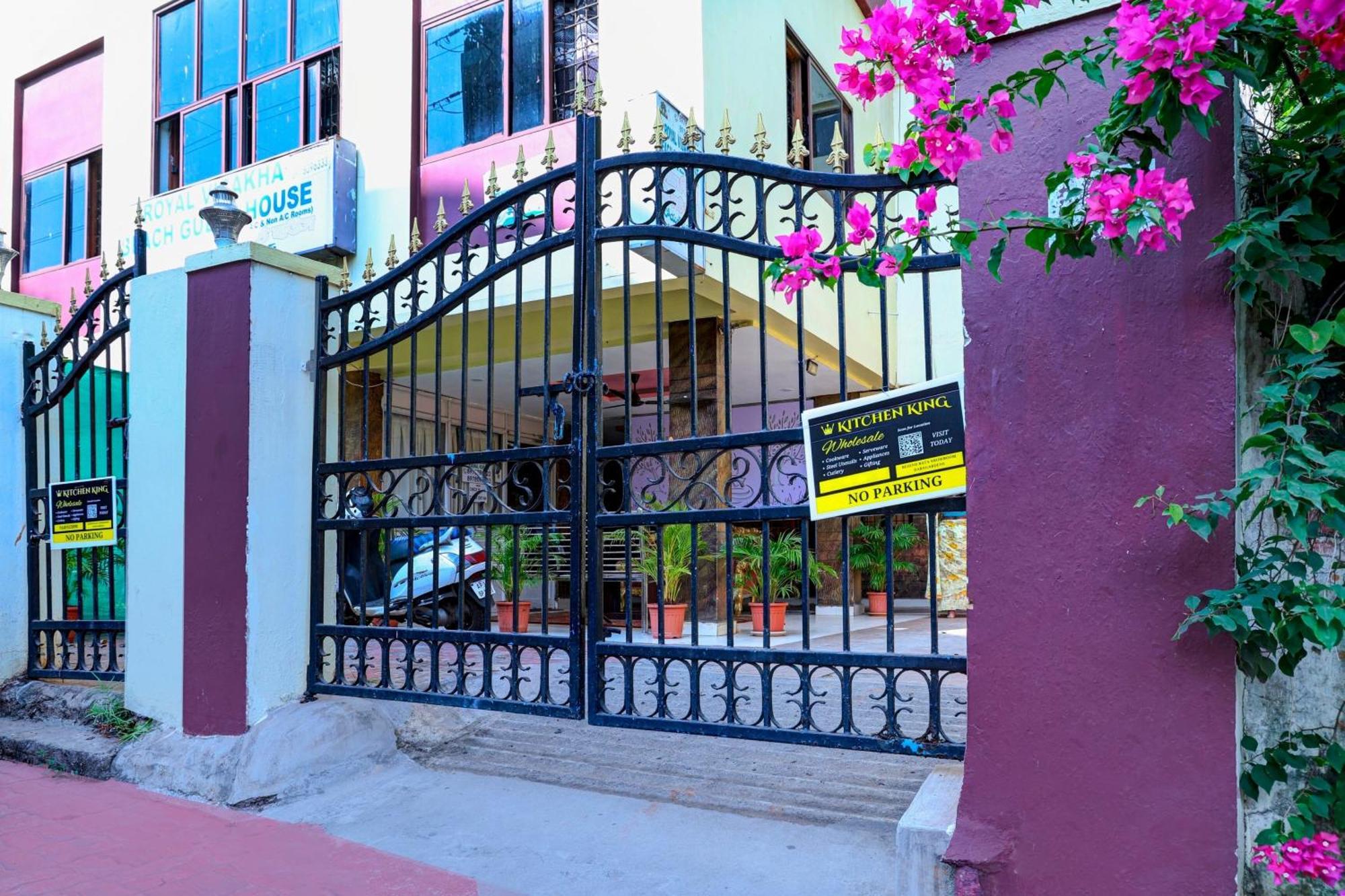 Oyo Royal Visakha Beach Guest House فيساخاباتنام المظهر الخارجي الصورة